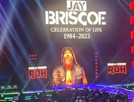 WWE在今天SmackDown一集中向已故的Jay Briscoe致敬