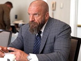 Triple H，WWE 高管在人才会议上揭穿了出售给沙特阿拉伯的谣言